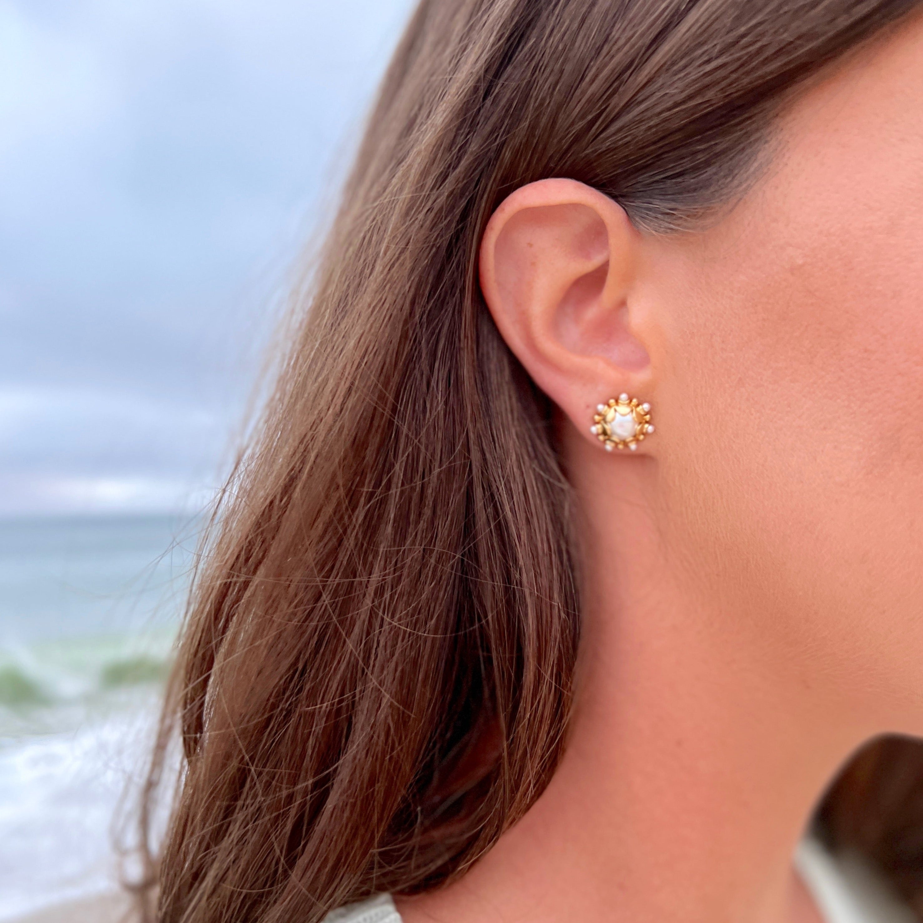 Perla Studs - Pearl by Gresham