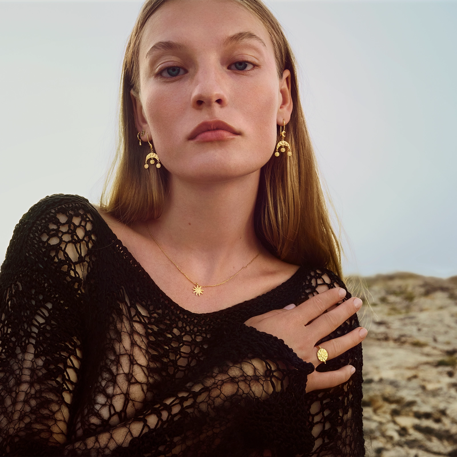 Zia Earrings by Maanesten