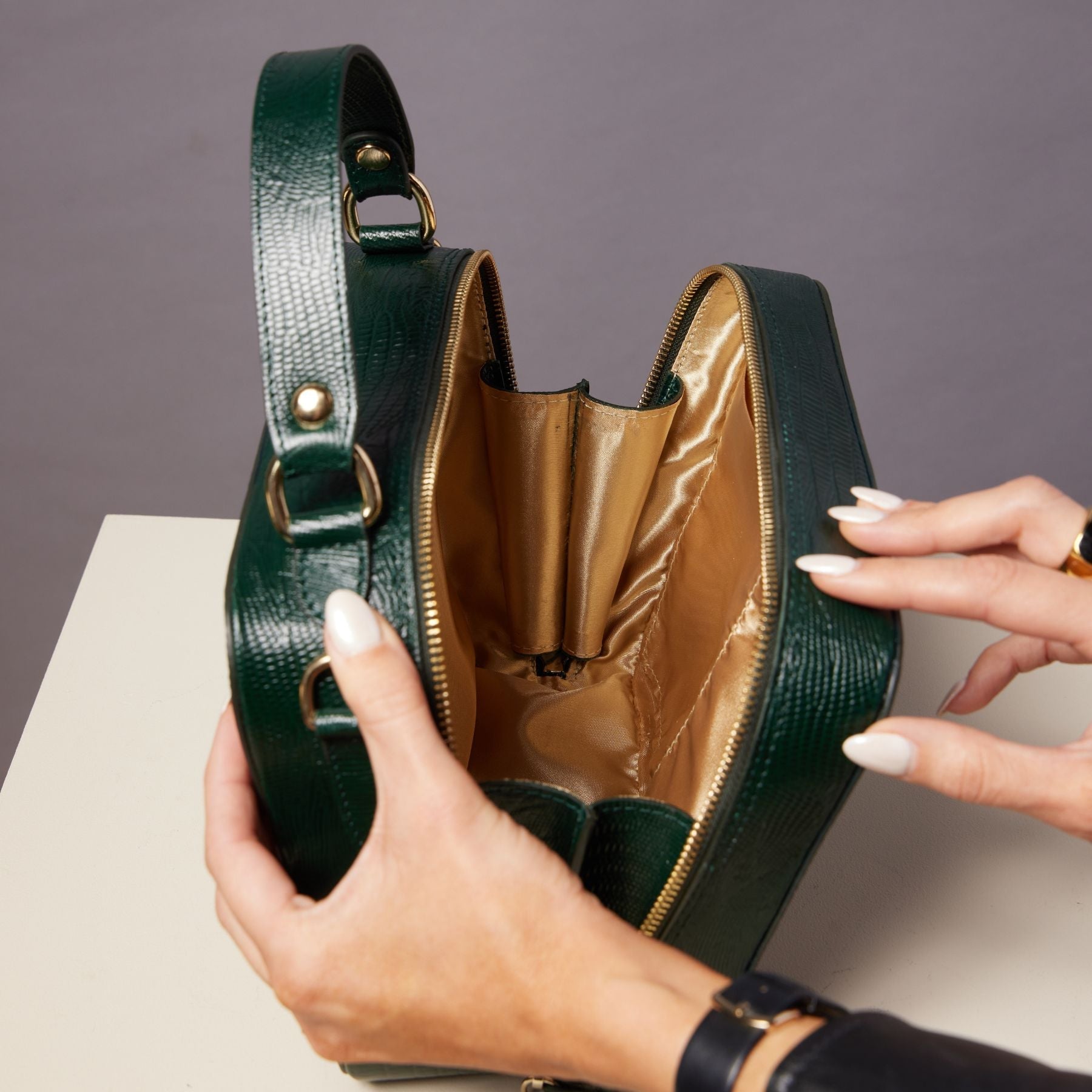Cassetta Crossbody in Serrano