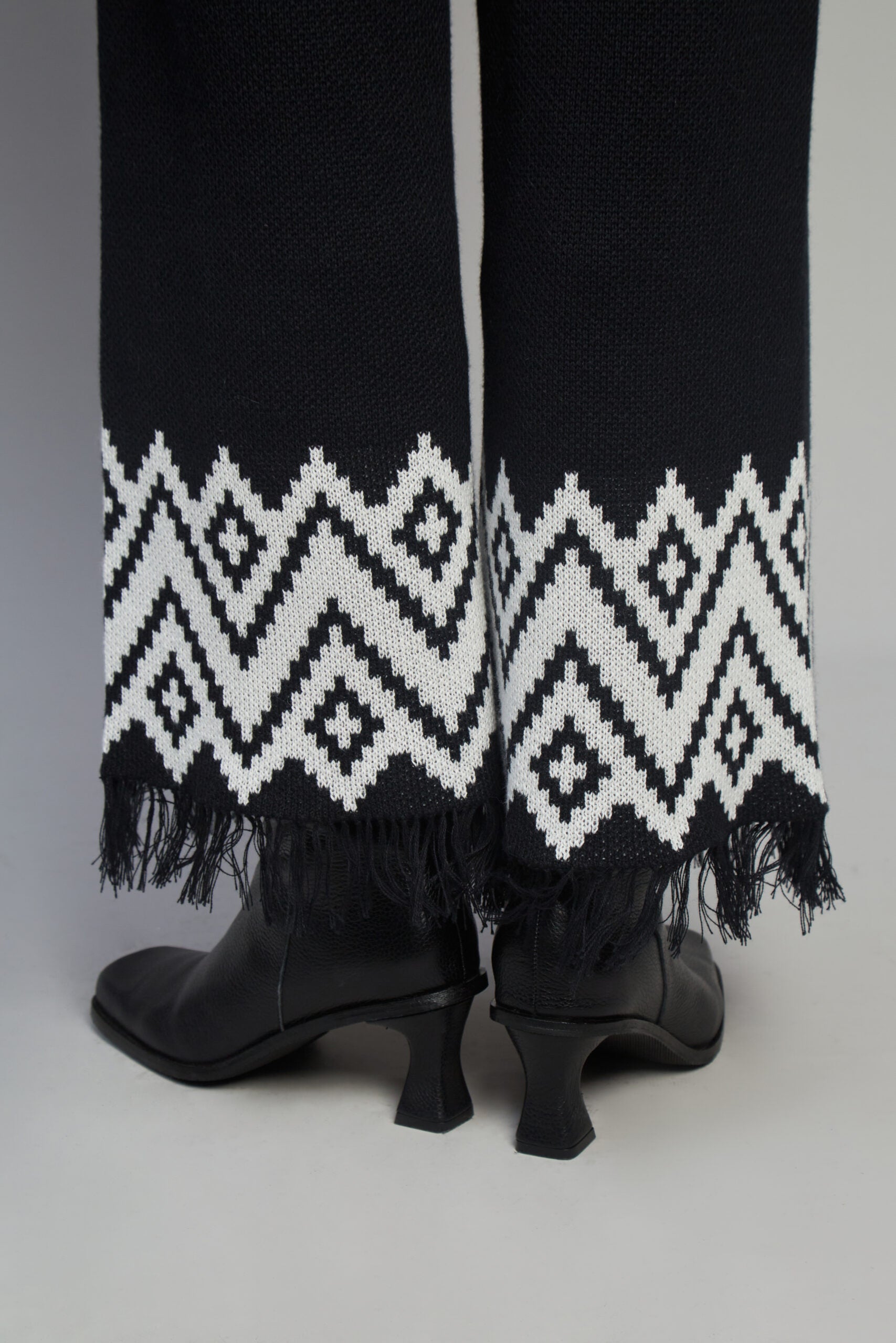 Sierra black pants by MUNA