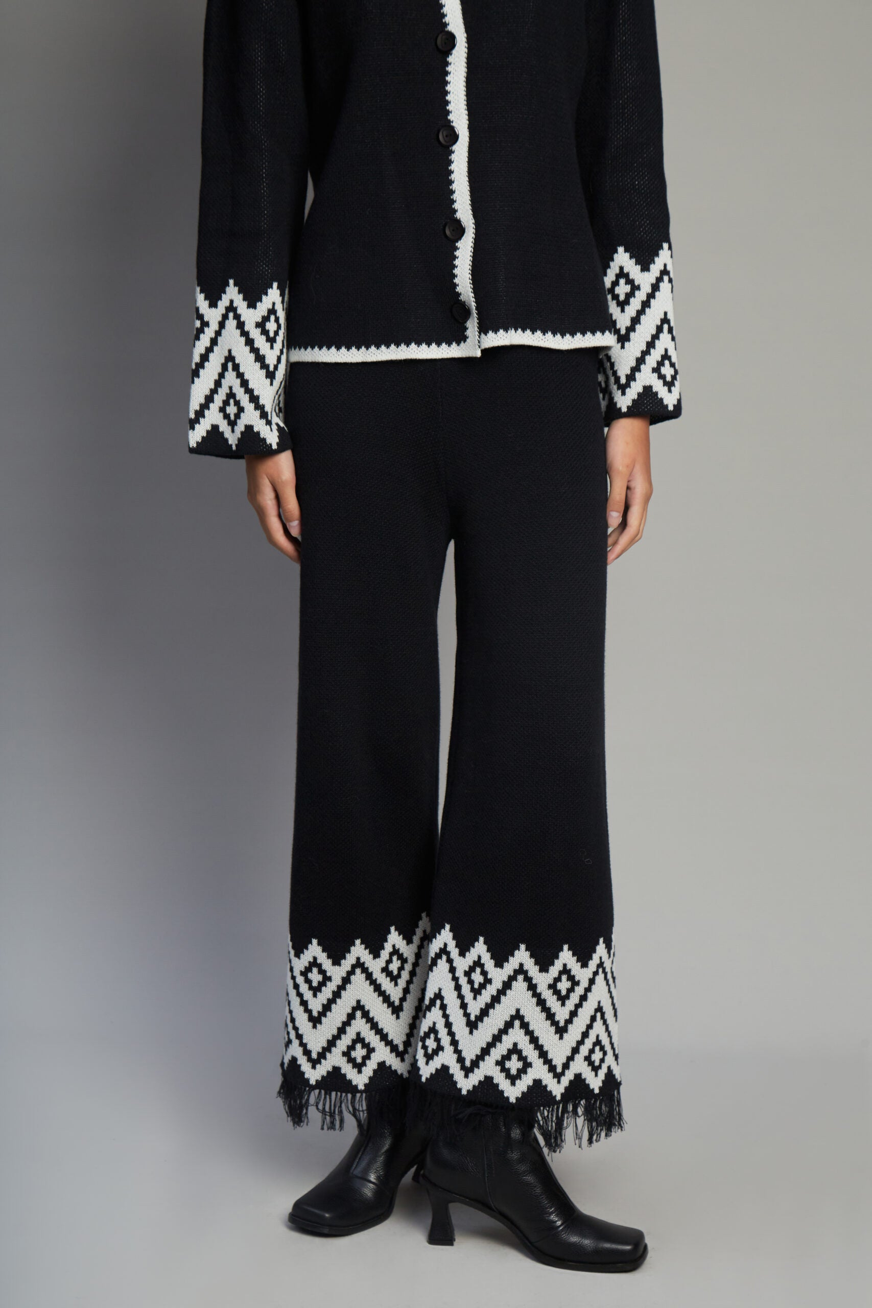 Sierra black pants by MUNA