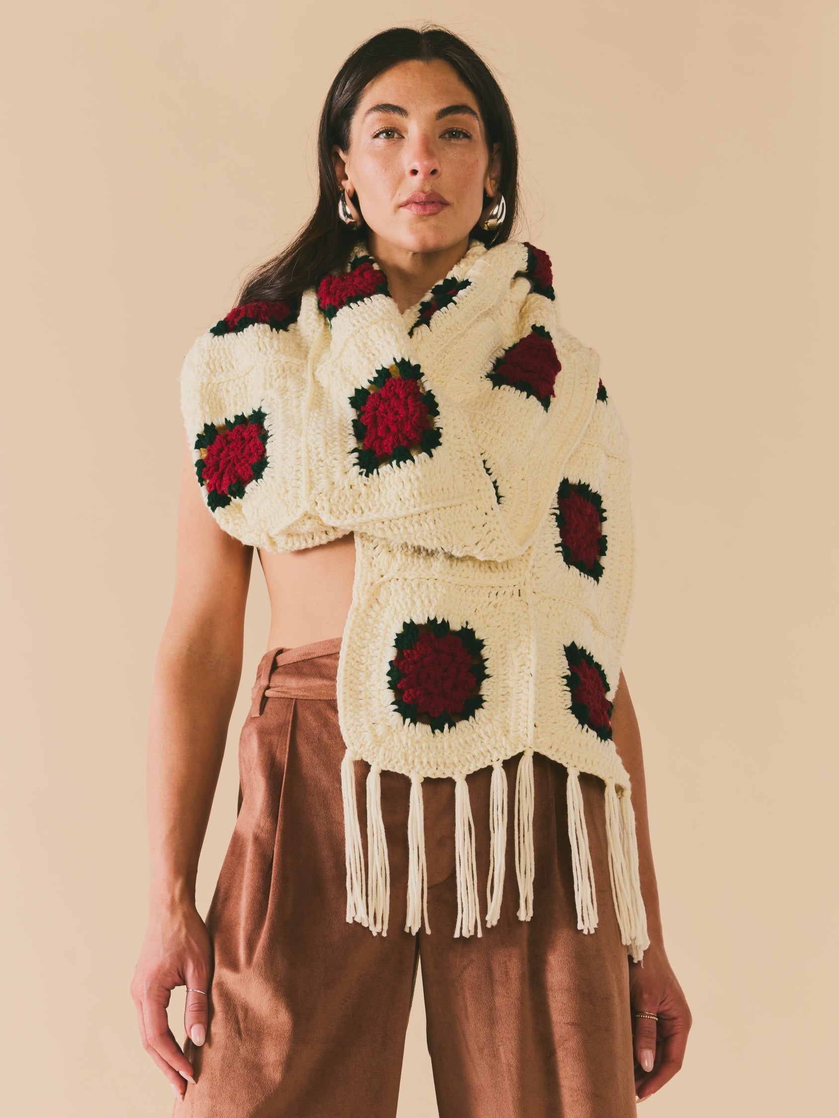 Round Top Rose Scarf by Eddy