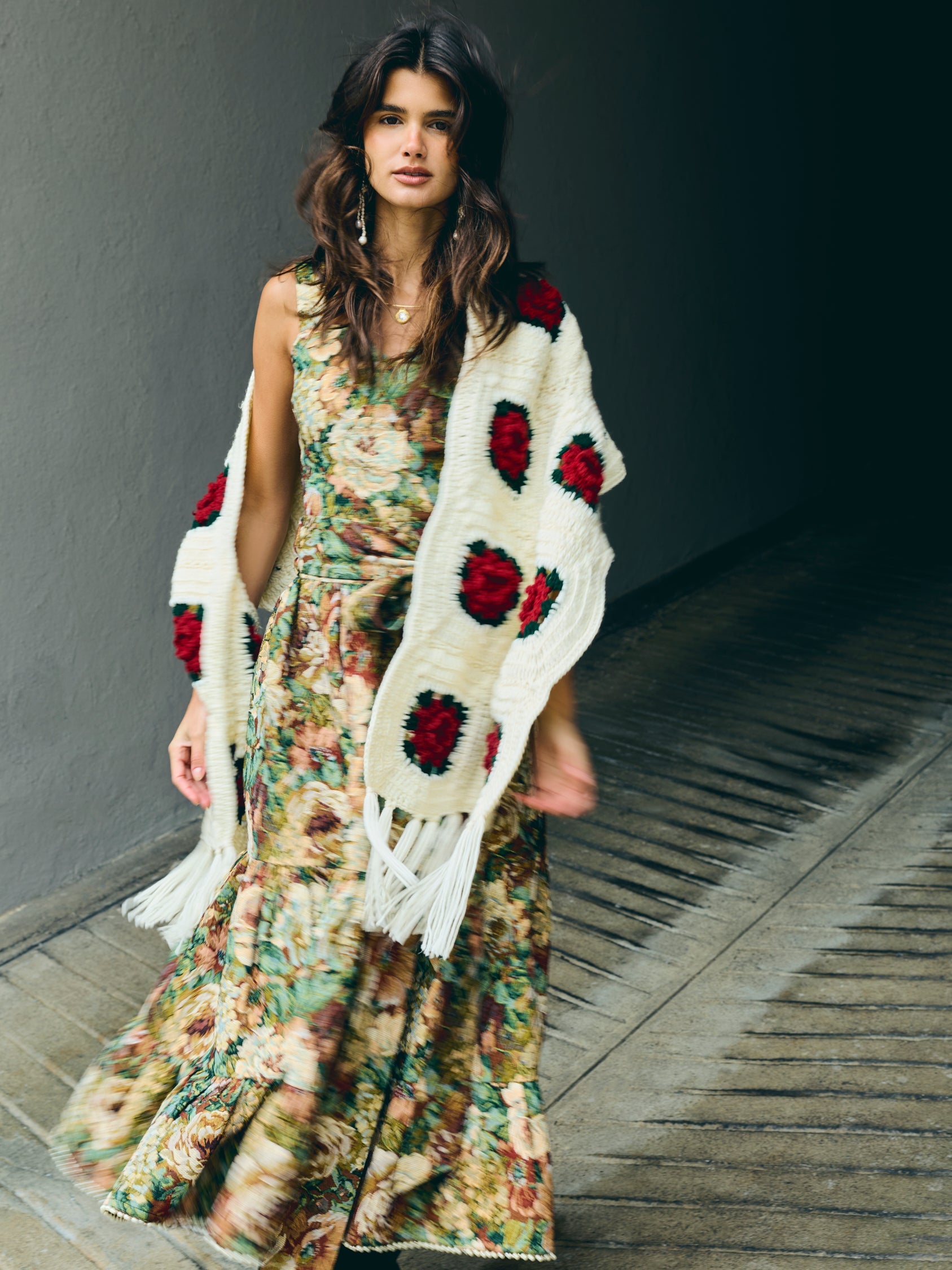 Round Top Rose Scarf by Eddy