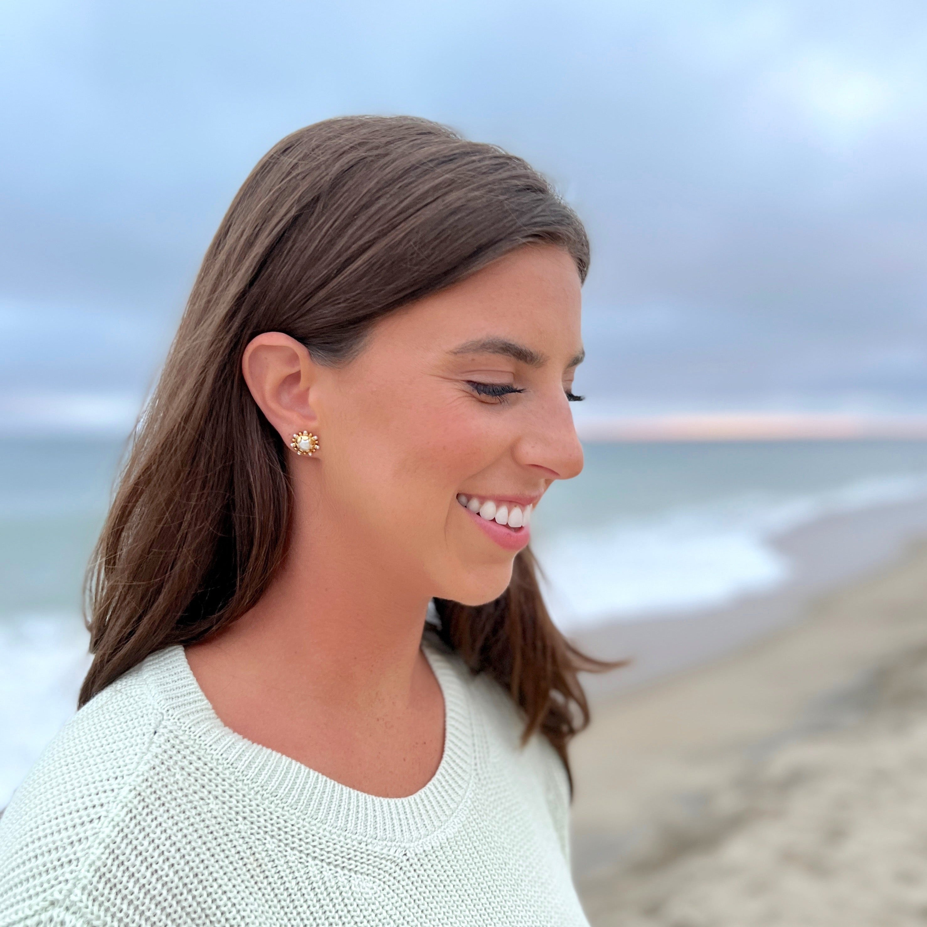 Perla Studs - Pearl by Gresham