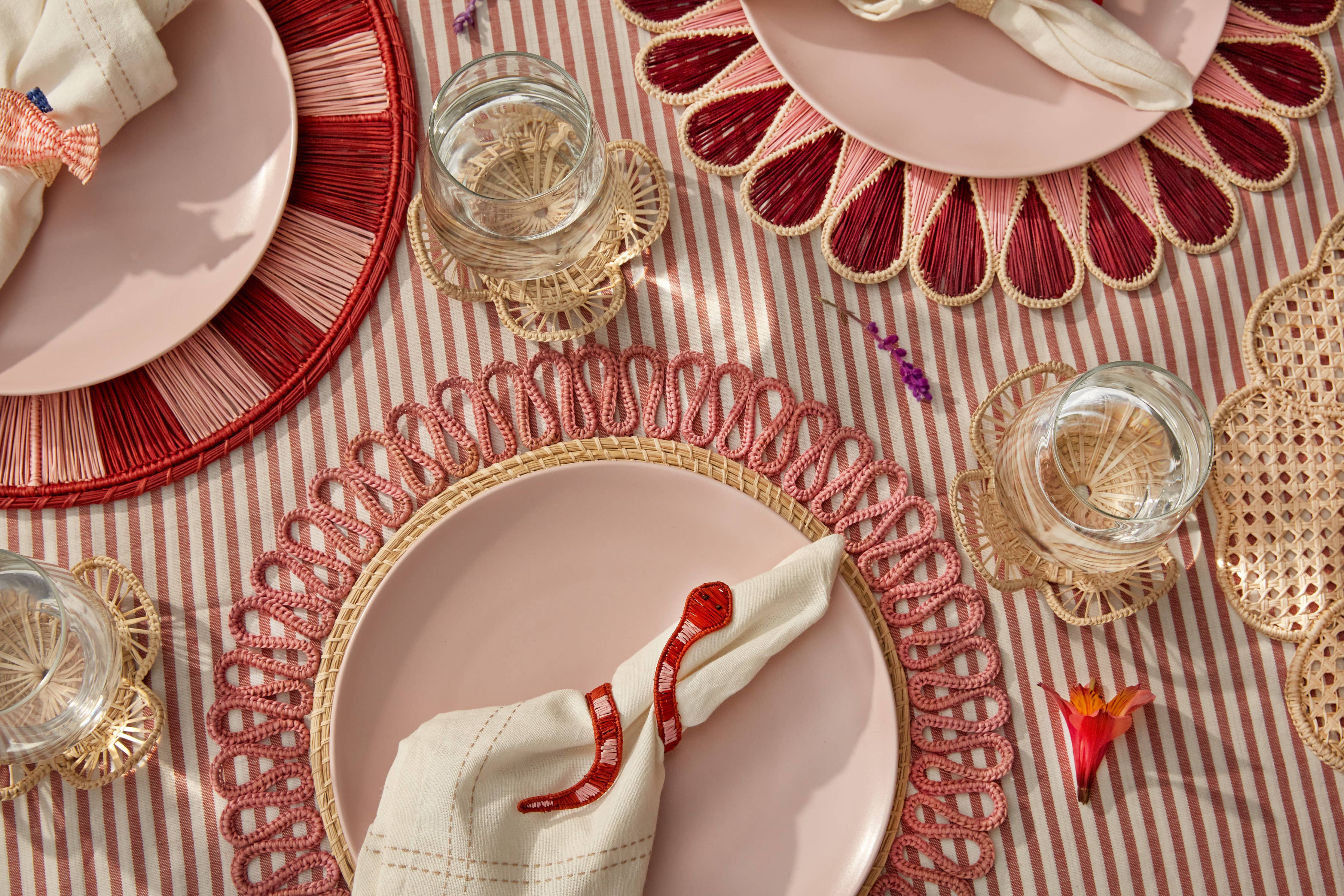 Magnolia Dos Placemat - Iraca Palm by Coro Cora