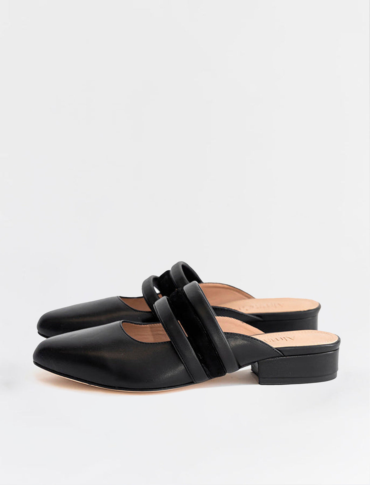 Amelia Flat - Black by Alma Caso