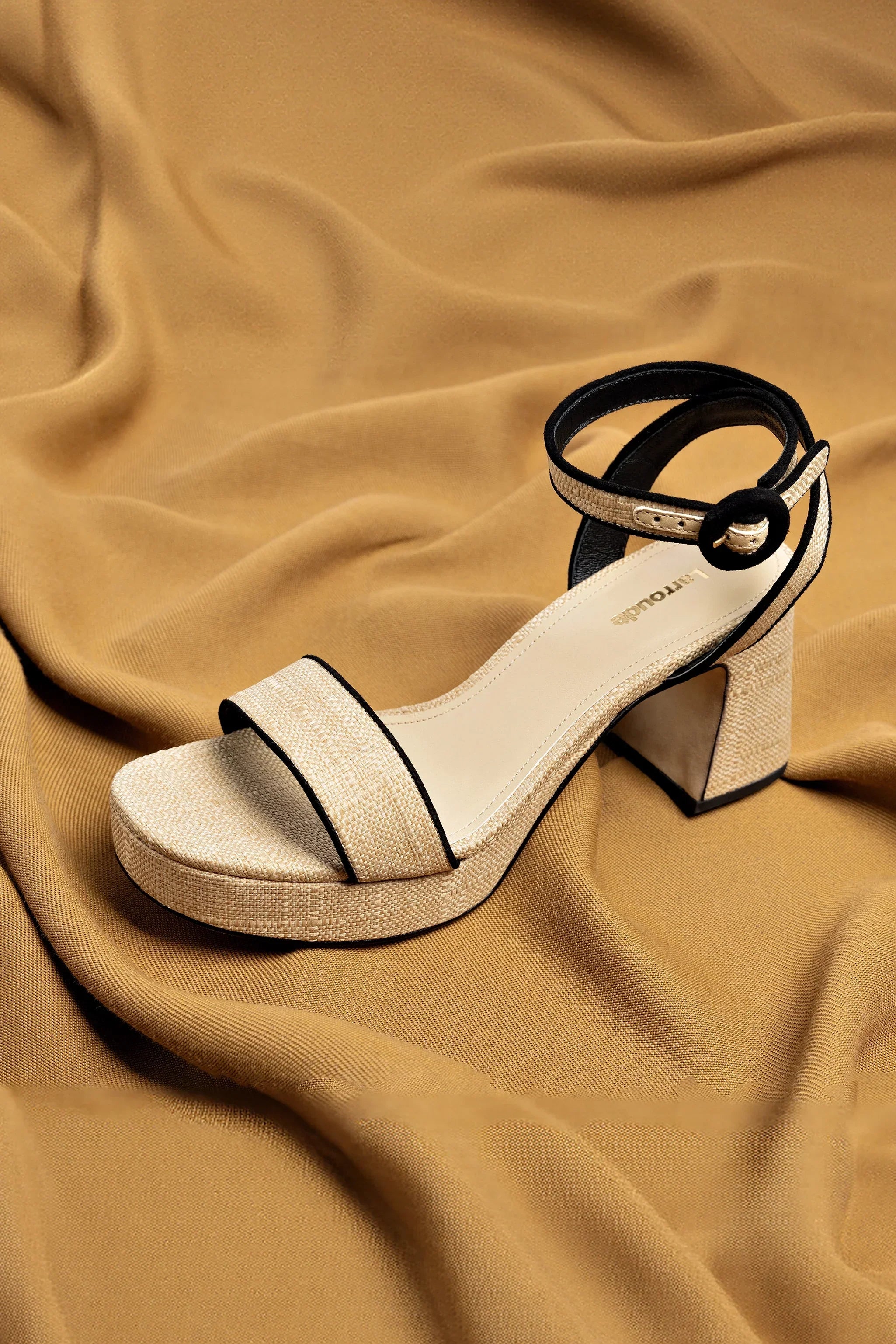 Dolly Low Sandal In Beige Raffia and Black Trimming by Larroudé