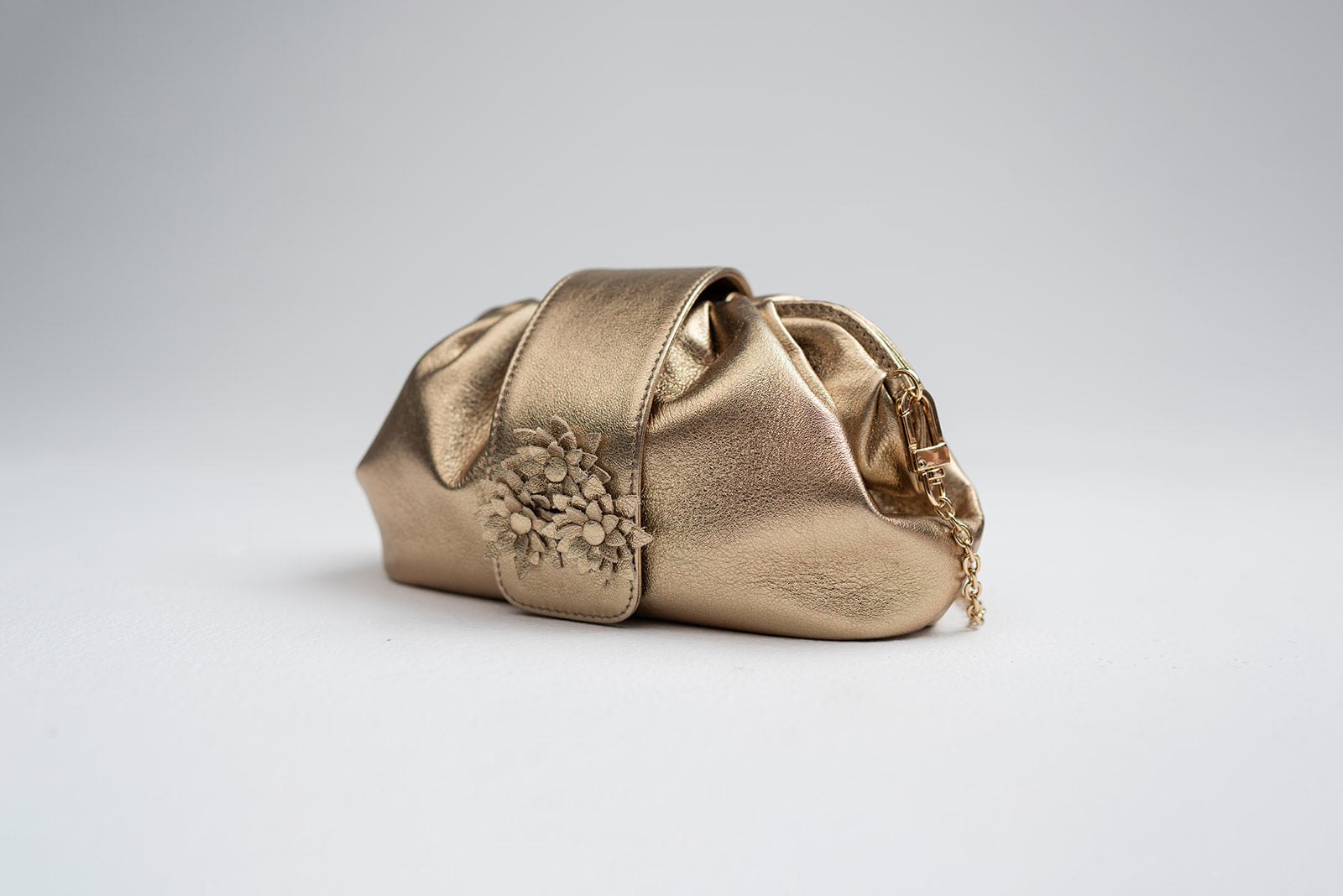 Julieta Clutch - Gold by Alma Caso