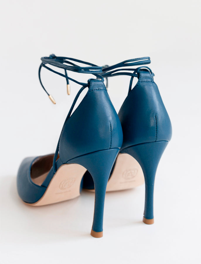 Estela Pump - Blue by Alma Caso