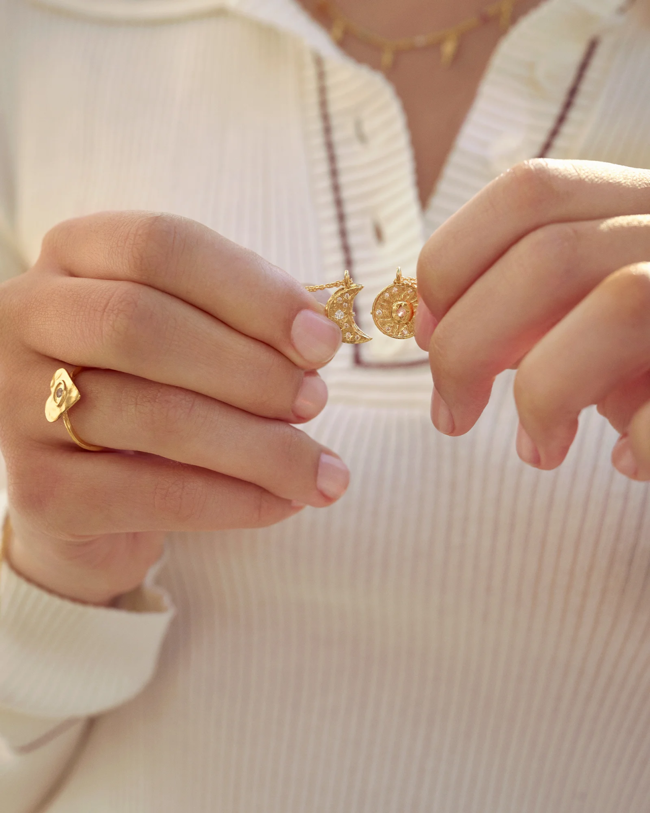 Friendship Necklace by Maanesten