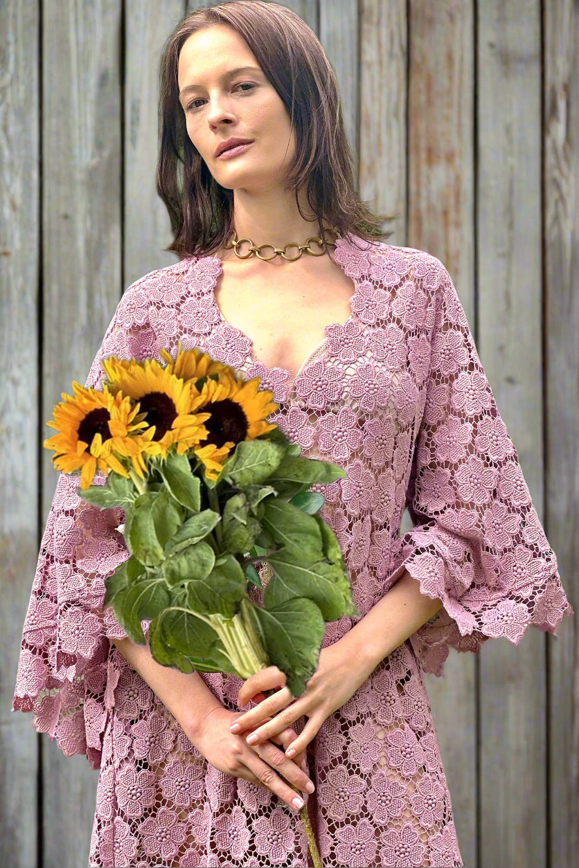 Arigato~さま。チチカカ曼荼羅&アミナ カティ&Rags Unite 花柄 Gianina Cosmos Flower Lace Mini Caftan - Mauve by Miguelina | HerStory