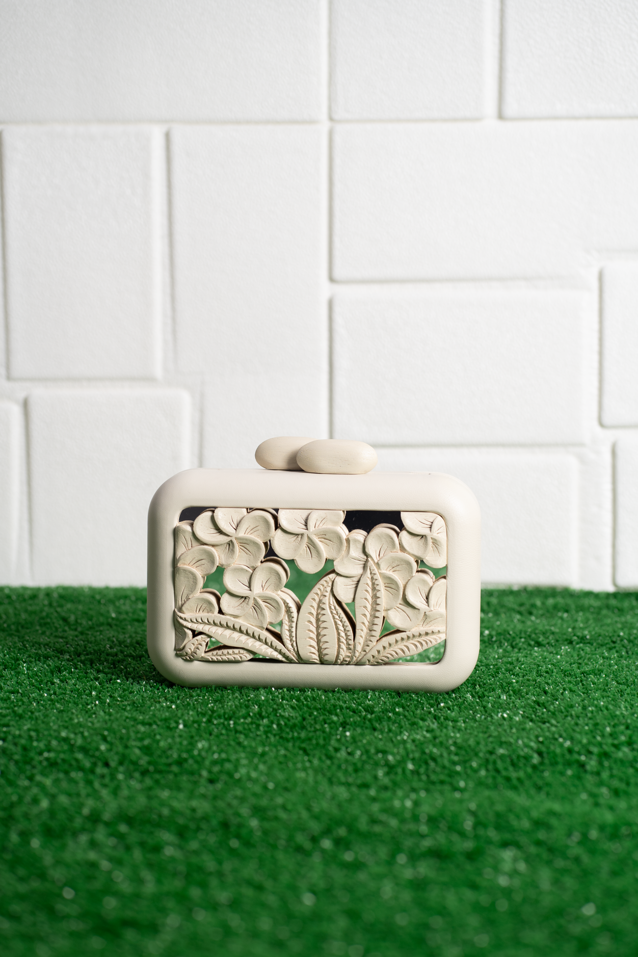 Folhata Hibiscus Mirror Clutch by Sy&Vie