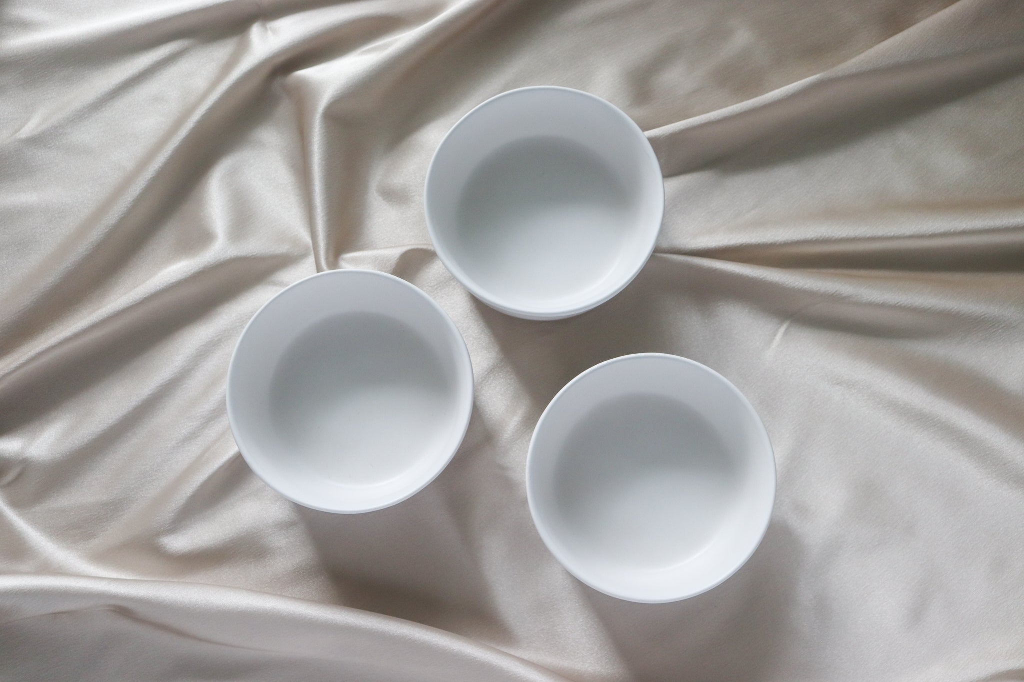 White Canvas Dip Bowl Set by Divine Ivy