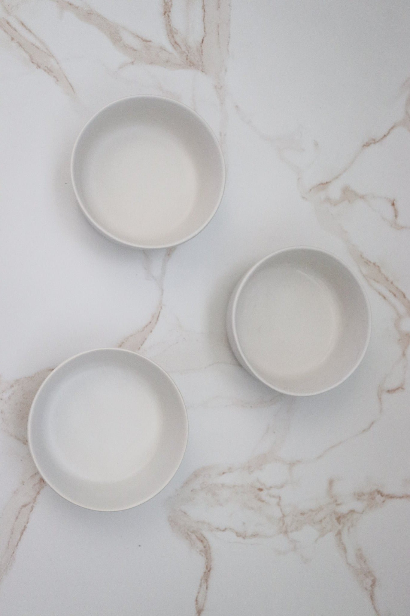 White Canvas Dip Bowl Set by Divine Ivy