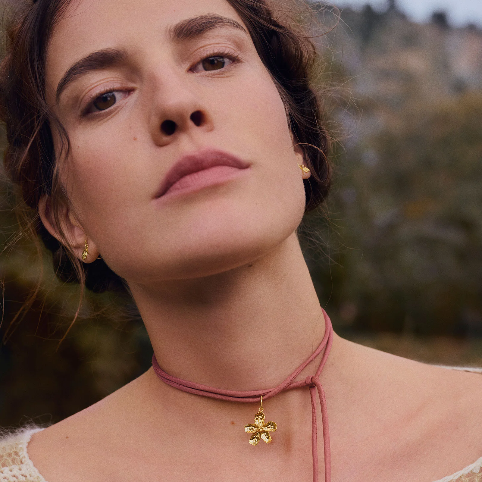 Rosa Choker by Maanesten