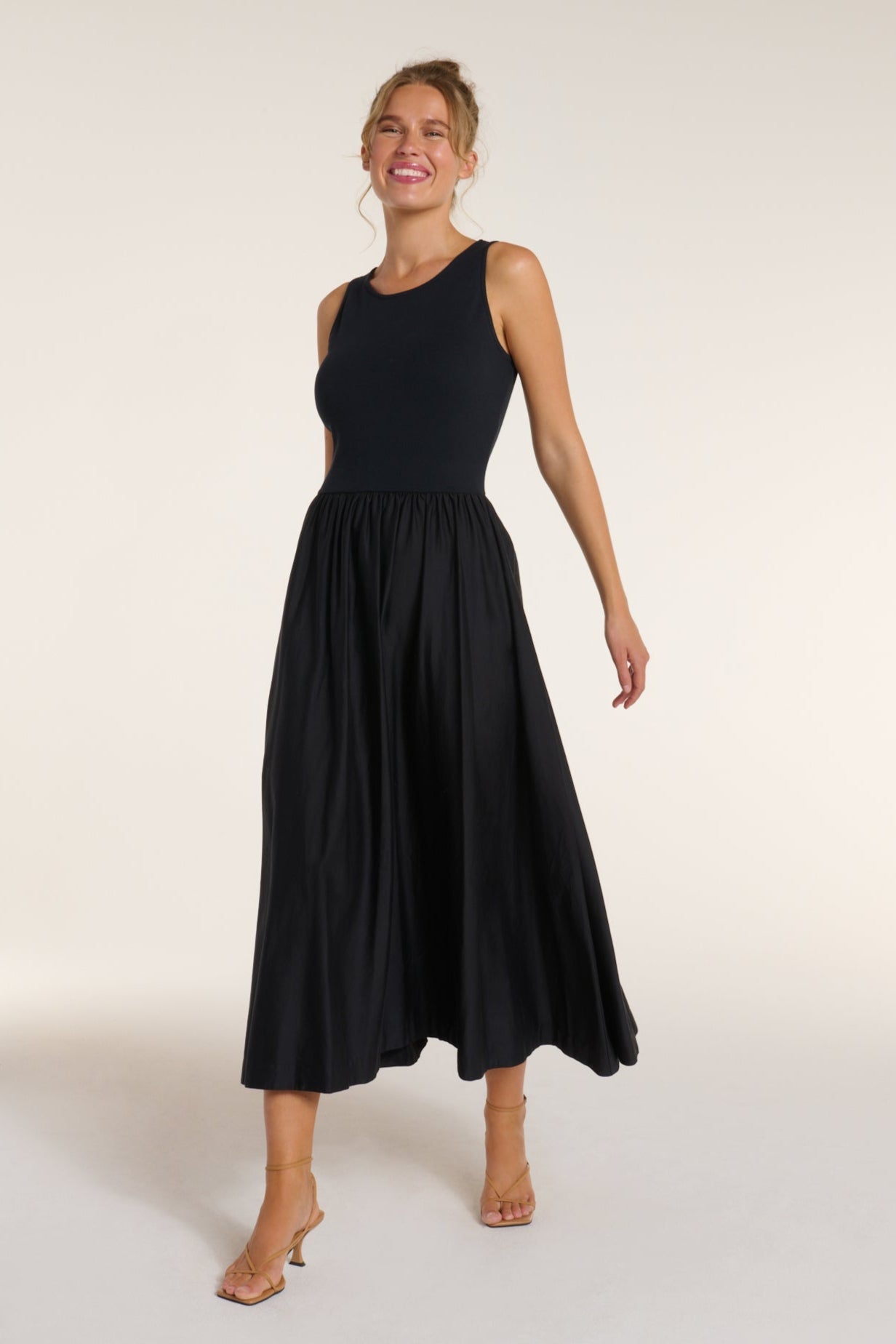 Penelope Sleeveless Maxi Dress by Hermoza