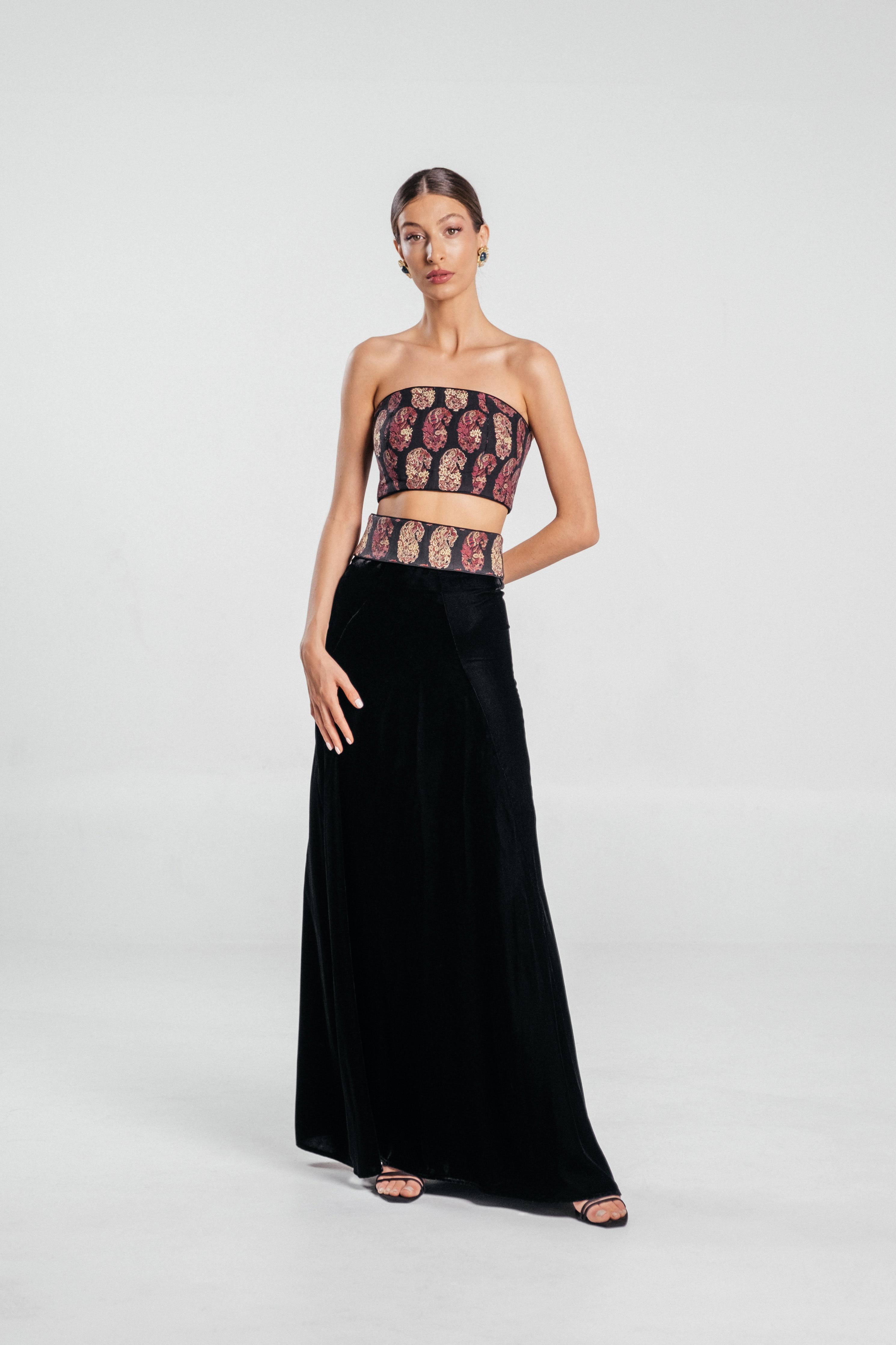 Floor length black velvet skirt hotsell