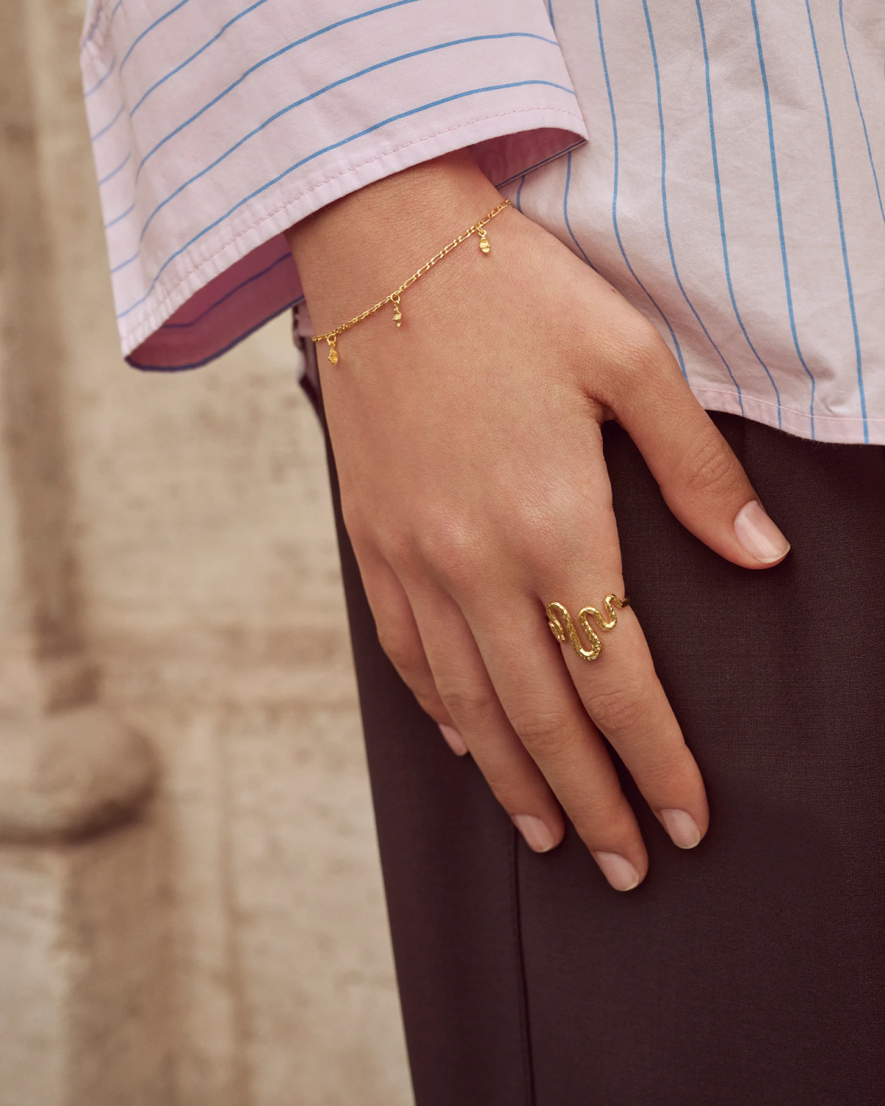 Viva Ring in Gold by Maanesten
