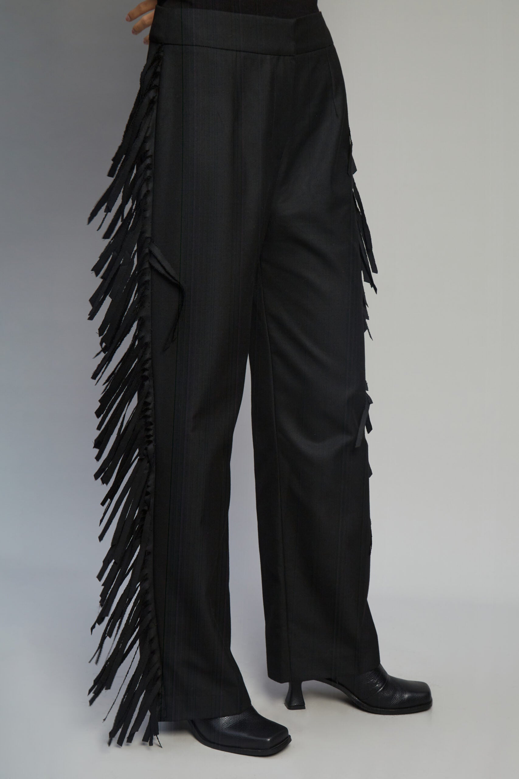 Wayra black pants by MUNA
