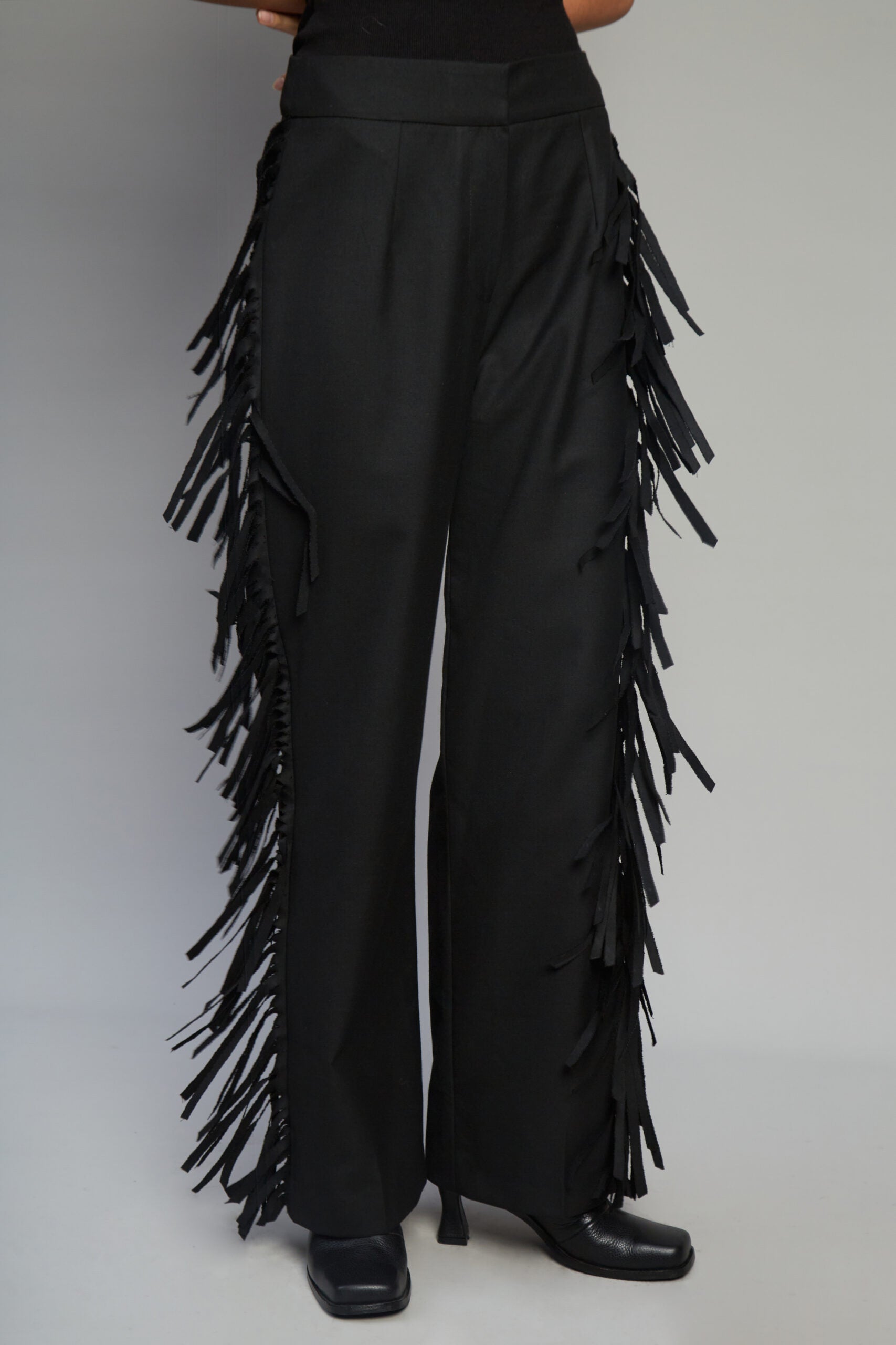 Wayra black pants by MUNA