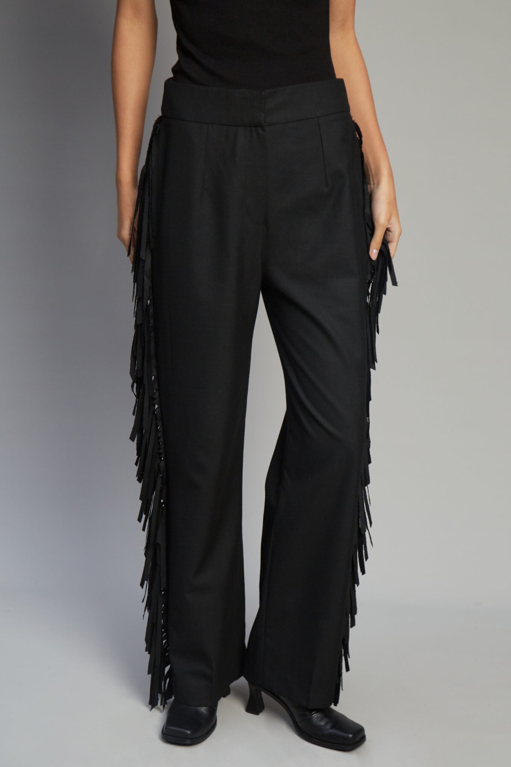 Wayra black pants by MUNA