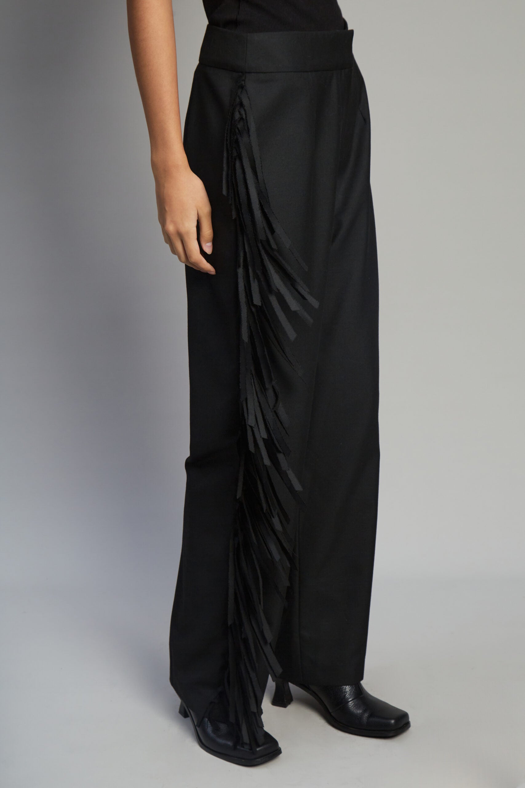 Wayra black pants by MUNA